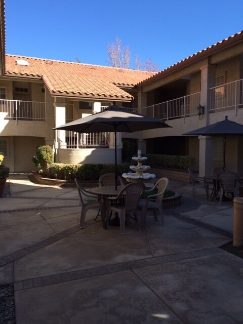 Foto del edificio - JESS RANCH!! 2 BEDROOM/2 BATH CONDO IN 55+...