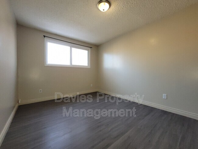 Photo du bâtiment - 10 Clareview Village NW
