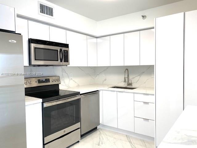 Foto del edificio - 3530 Mystic Pointe Dr