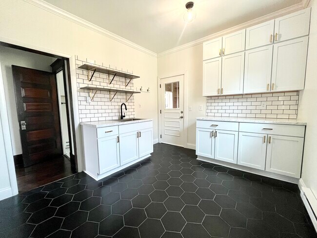 Kitchen - 2900 NE Tyler St