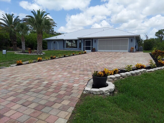 Foto del edificio - 17026 Edgewater Dr