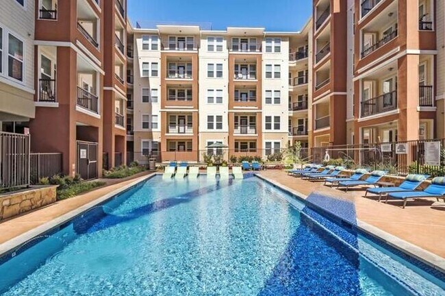 Foto del edificio - 4000 Hulen Pl