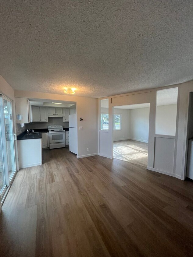 Foto principal - 2-bedroom 1-bathroom duplex