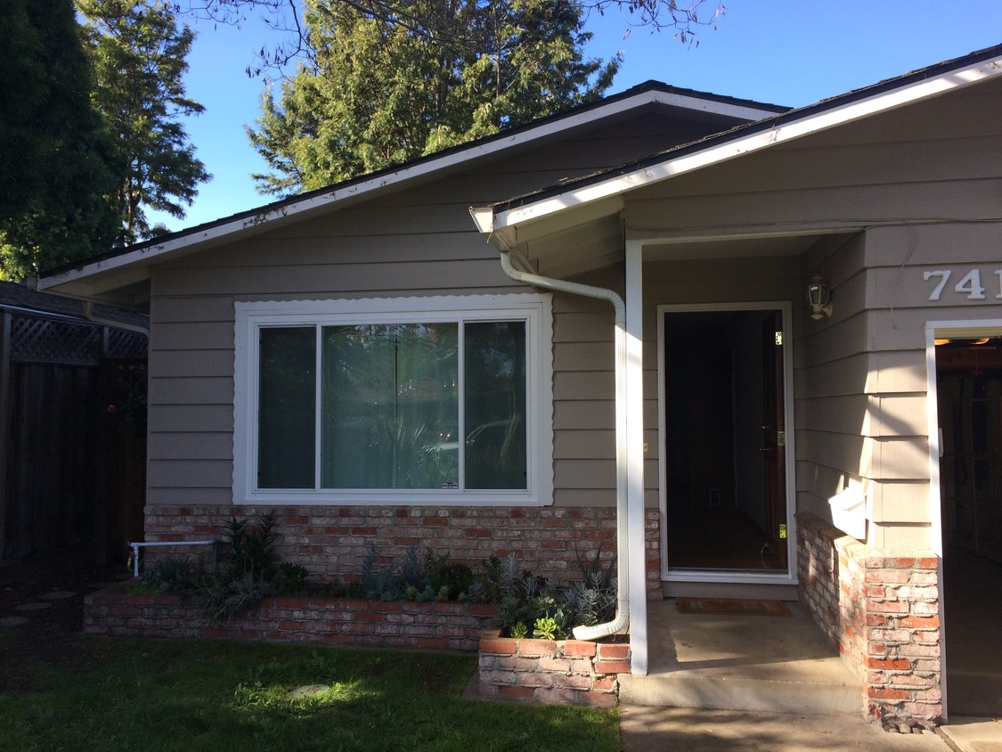 Primary Photo - 741 6th Ave