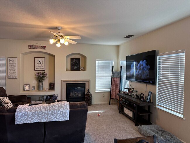 Building Photo - Beautiful 4/2.5 North Natomas Court Locati...