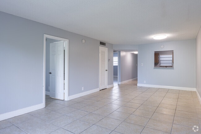 Common Unit - 2BR, 2BA - 900SF - Viewmax Apartments