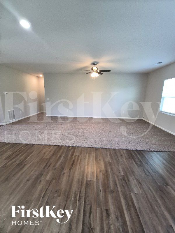 Building Photo - 123 Siena Dr