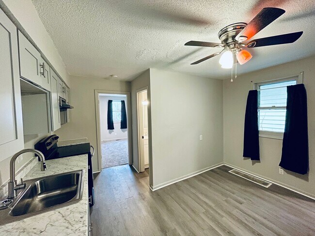 Foto del edificio - 3 Bed 2 Bath House For Rent