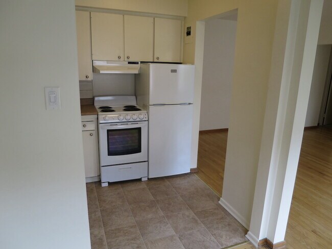 Building Photo - 2150 Cadboro Bay Rd