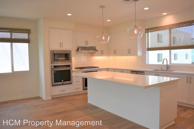 Building Photo - 4 br, 3.5 bath House - 737 Beacon