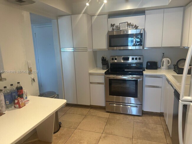 Building Photo - 18041 Biscayne Blvd
