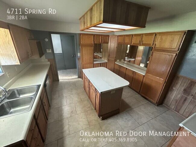 Foto del edificio - 4711 Spring Rd