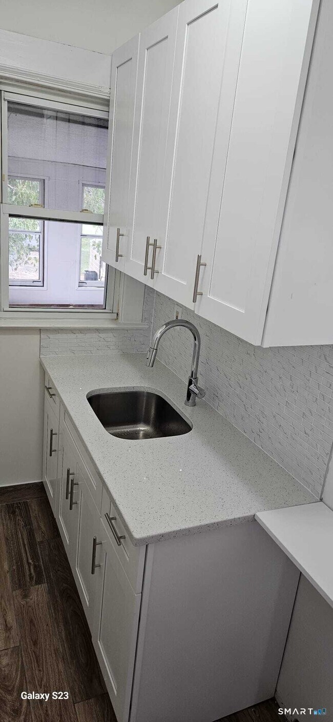 Foto del edificio - 214 Hemingway Ave