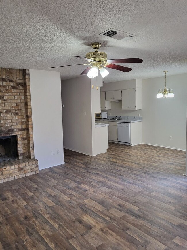 Building Photo - 525 Claire Ct