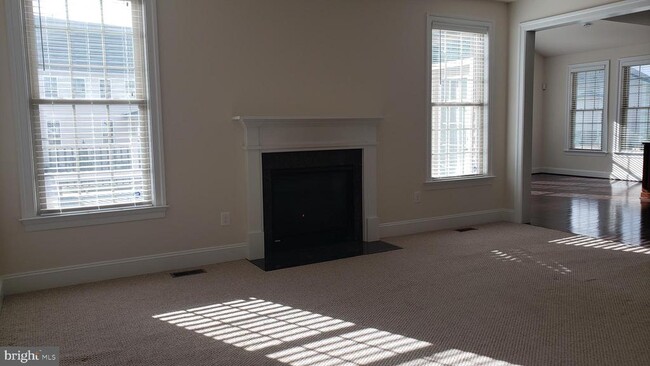 Building Photo - 42159 Tecumseh Hills Dr