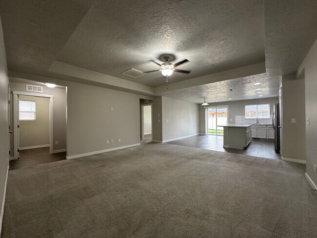 Foto del edificio - 3bed, 2bath, 1452sq.ft. 2-car garage home ...