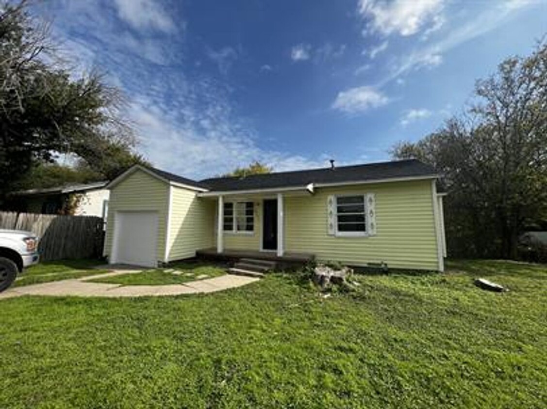 Foto principal - Newly remodeled 2/1 available now