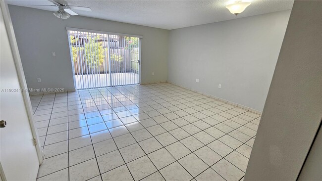 Foto del edificio - 8079 NW 8th St