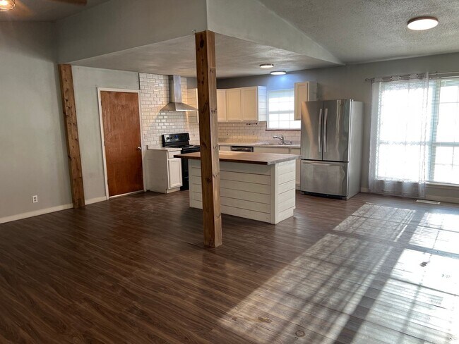 Foto del edificio - comfort and convenience in this 3 bedroom ...