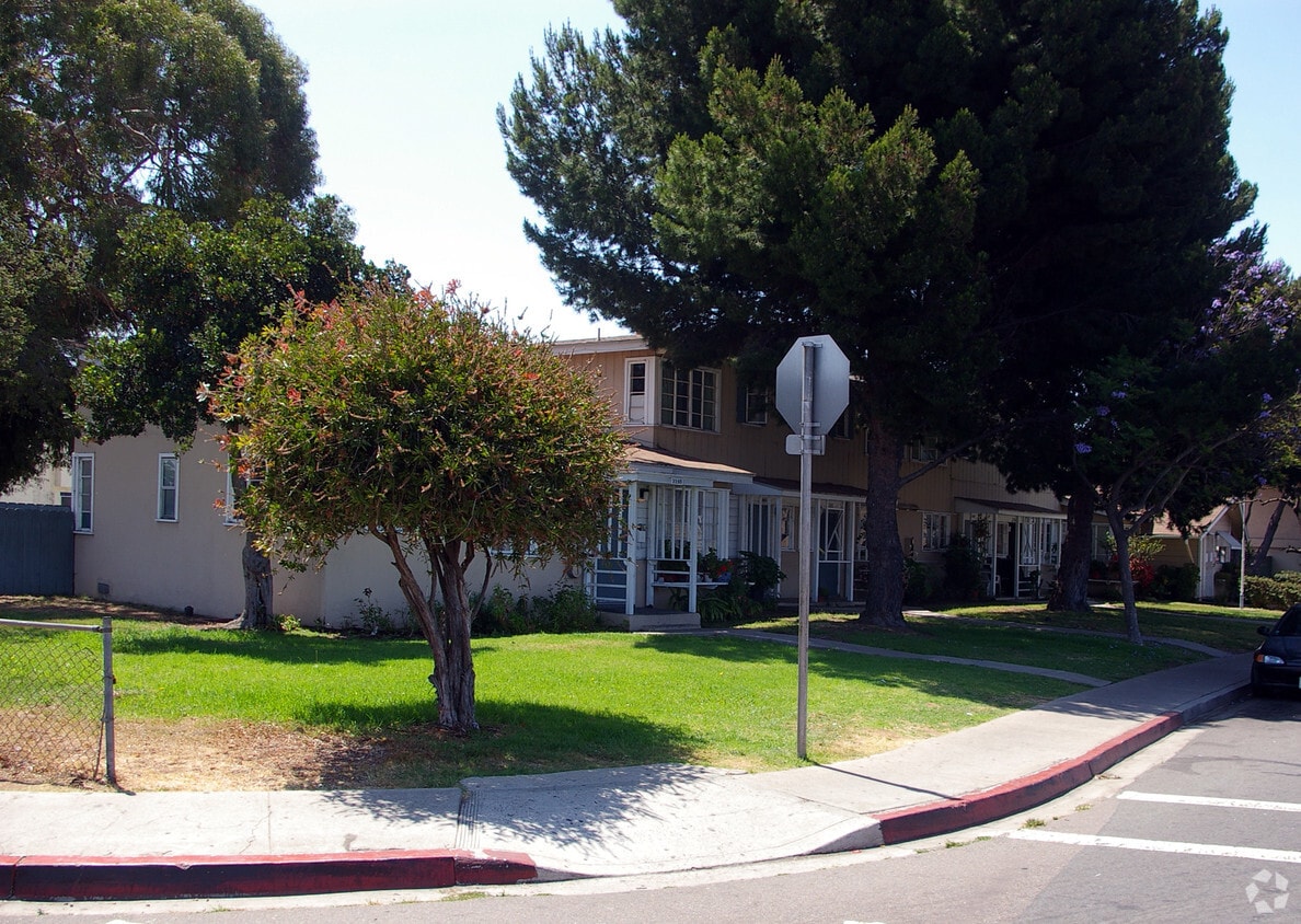 Building Photo - Astro 6Plex