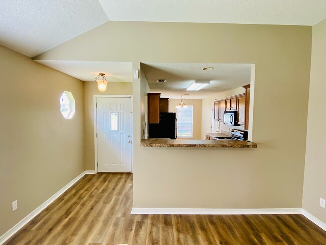 Building Photo - 8701 Hamilton Bridges Dr W
