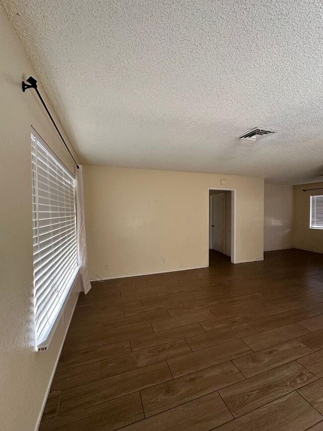 Foto del edificio - Must see Home!