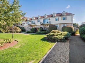 Building Photo - 18 Williamsburg Ct