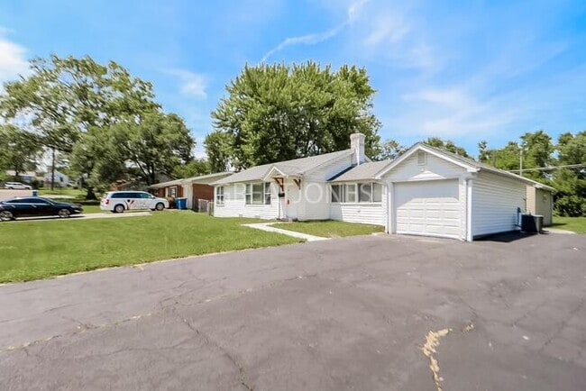 Building Photo - 9207 Bobb Ave