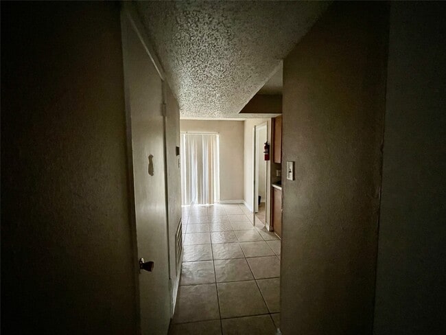 Building Photo - 702 Hargest St