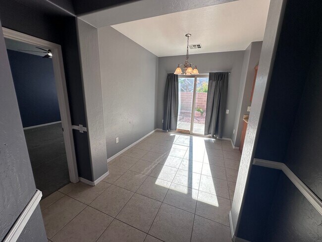 Foto del edificio - Single Story 3 Bed/2 Bathroom Home