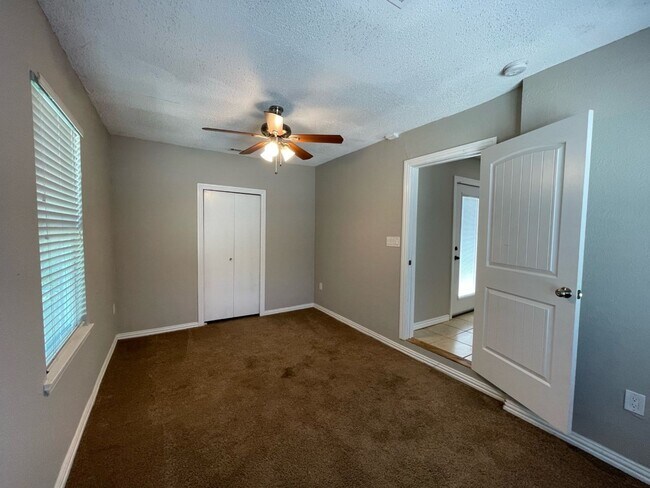 Foto del edificio - 3225 James Ave Fort Worth TX, 76110