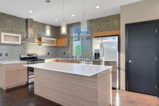 Foto del edificio - 3 BED & 2.5 BATH SINGLE FAMILY HOUSE FOR RENT