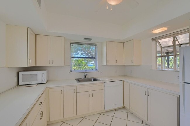 Building Photo - 1001 Casuarina Rd