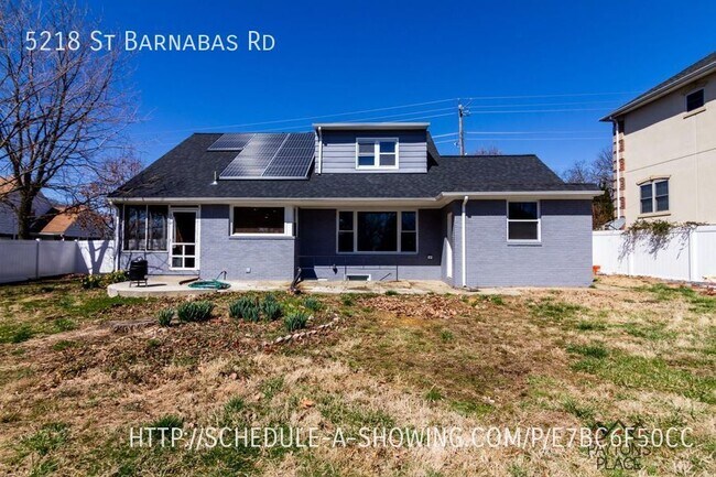 Foto del edificio - Huge Single Family Home with a Ton of yard...