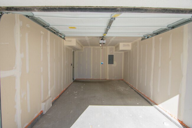 Building Photo - 2-Story Delinda Townhomes in Nampa! Now Pr...