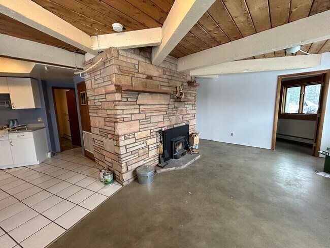 Building Photo - 1 Bedroom Apartment with Private Entrance ...