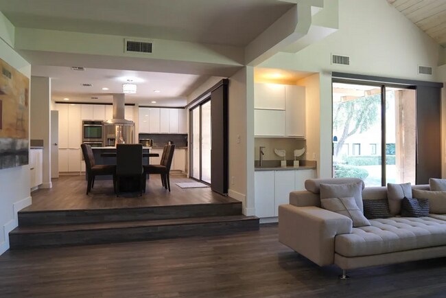 Foto del edificio - Seasonal Rental - Furnished 3 bed / 3 bath...