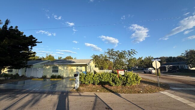 Foto del edificio - 705 W Mango St
