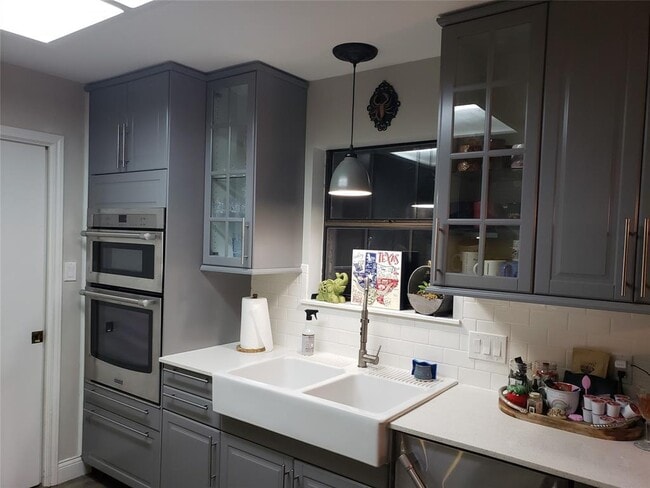 Foto del edificio - 128 Long Wood Ave