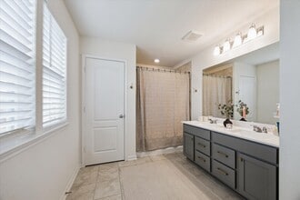 Building Photo - 25227 Sierra Mnr Ct