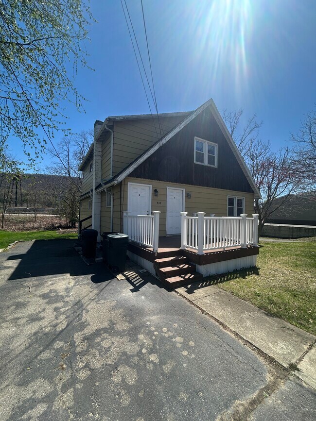 Building Photo - 427 S Hamilton St