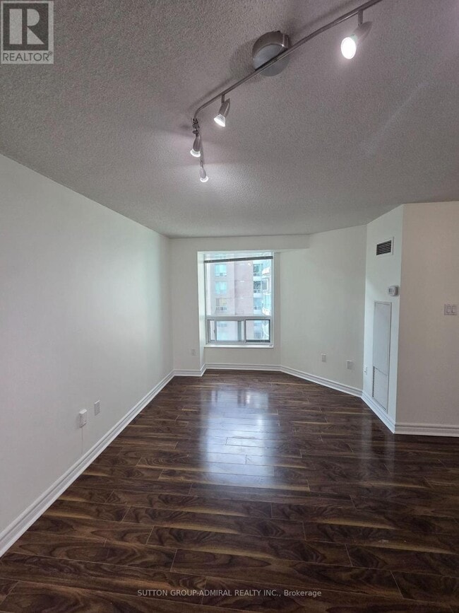 Photo du bâtiment - 109 Front St E