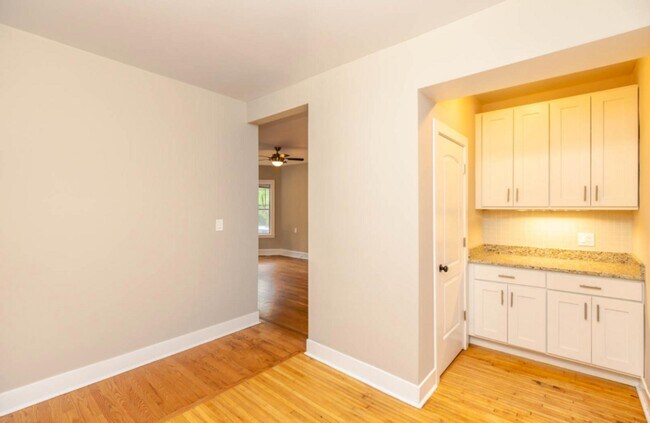 Foto del edificio - 1337 W Touhy Ave