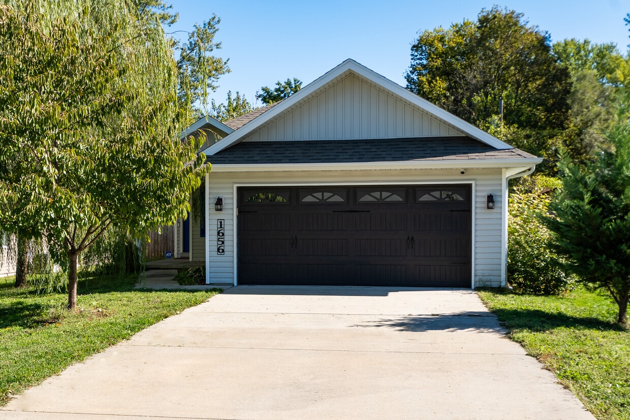 Primary Photo - 1656 N Marlan Ave