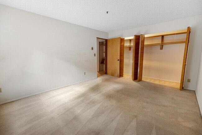Main room - 511 E Roy St