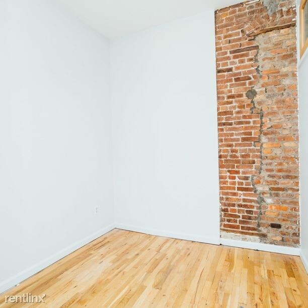 Building Photo - 87 Clay St