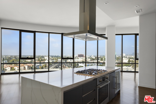 Foto del edificio - 2435 S Sepulveda Blvd