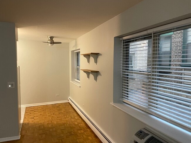 Building Photo - 420 W Aldine Ave