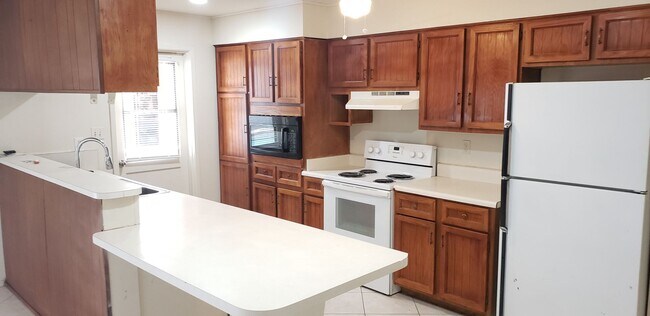 Building Photo - Lovely Tempe Property With Pool