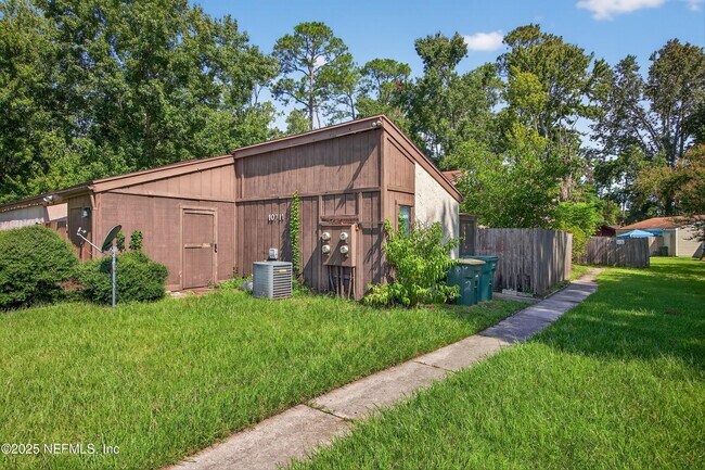 Foto del edificio - 10711 Whispering Woods Pl